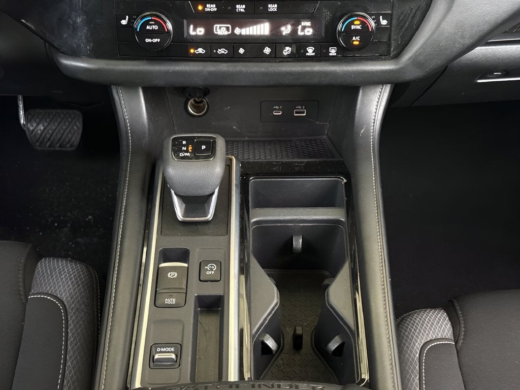 2023 Nissan Pathfinder SV