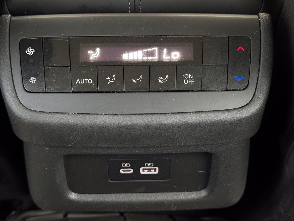 2023 Nissan Pathfinder SV