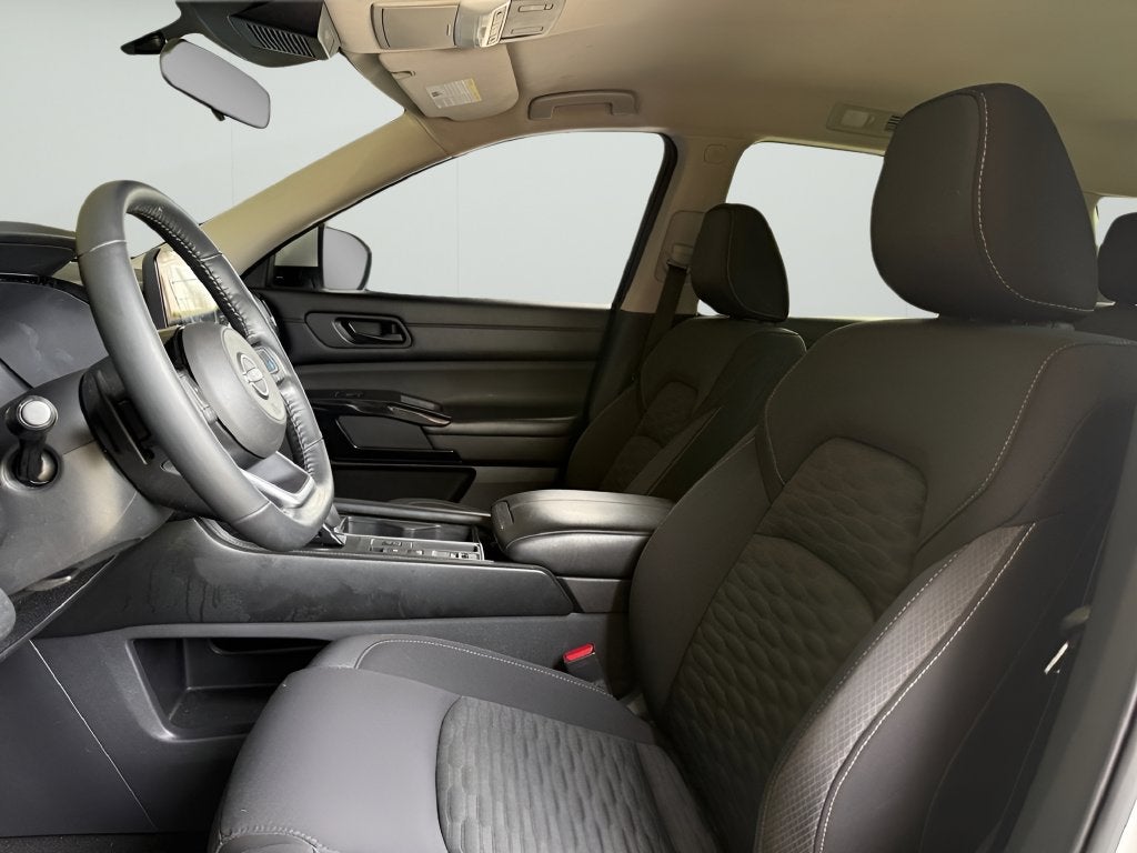 2023 Nissan Pathfinder SV
