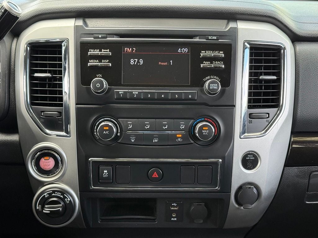 2017 Nissan Titan SV