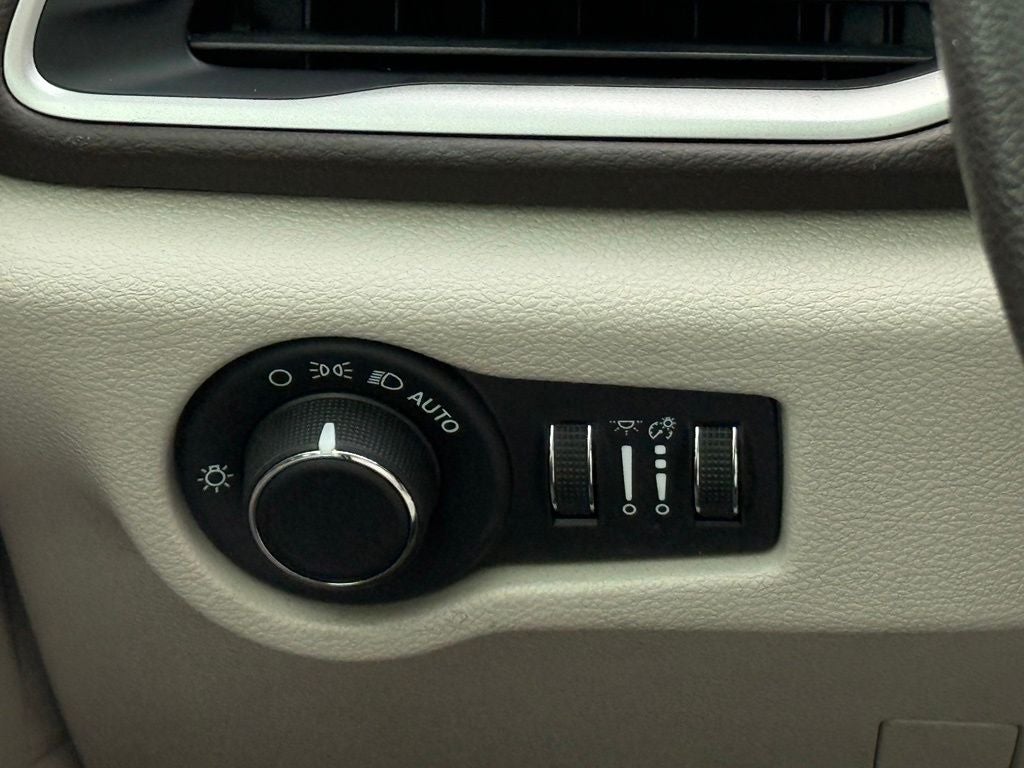 2020 Chrysler Voyager LXI