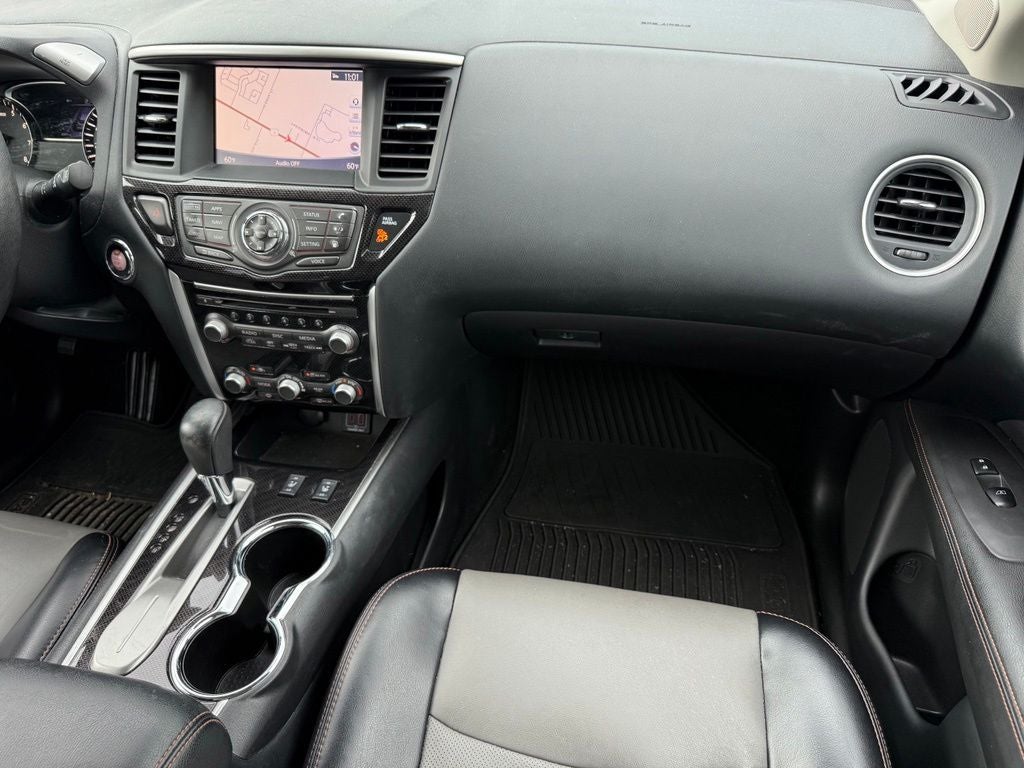 2020 Nissan Pathfinder SL