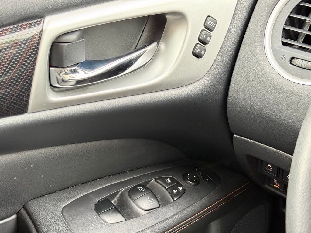 2020 Nissan Pathfinder SL