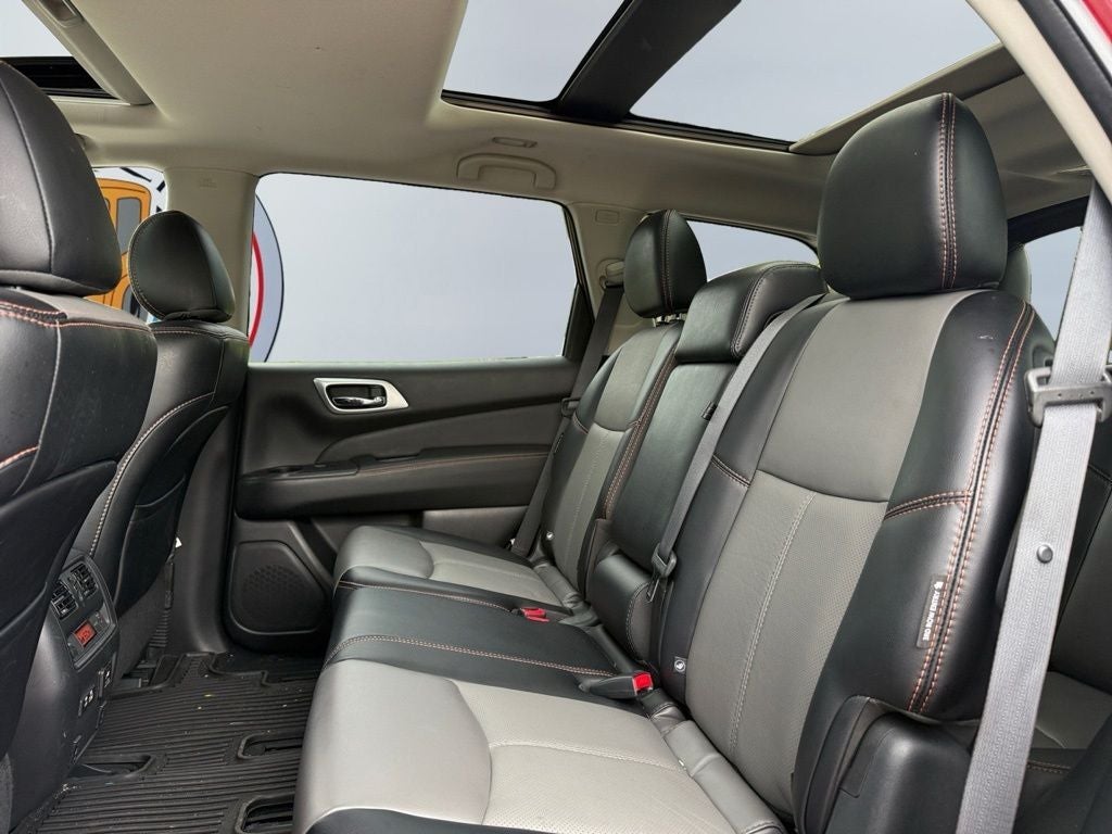 2020 Nissan Pathfinder SL