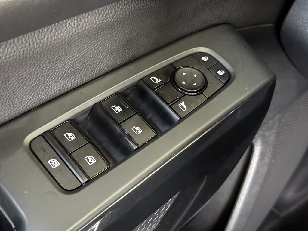 2023 Nissan Pathfinder SV