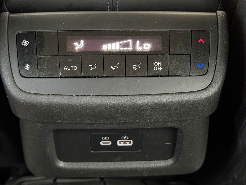 2023 Nissan Pathfinder SV